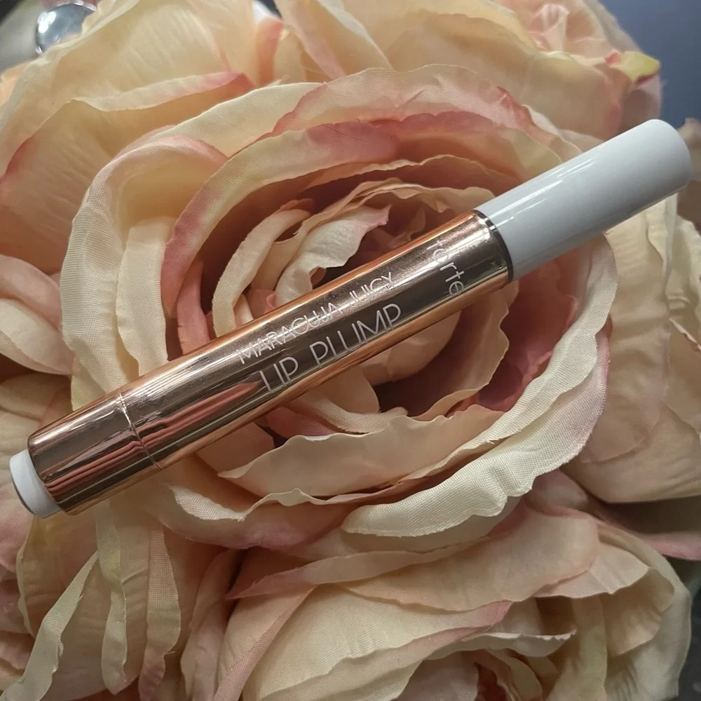 BRAND NEW Tarte shimmer “honeysuckle” lip plump
